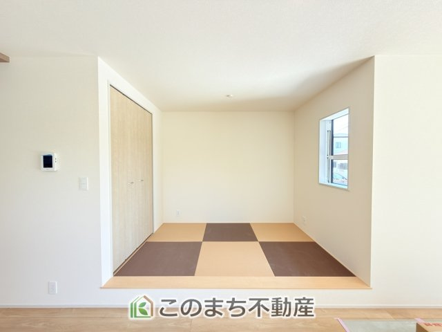 ブルーミングガーデン宇都宮市泉が丘7丁目の和室|お子様のお昼寝にも便利な和室です。大きな窓から暖かな日差しが差し込みます♪