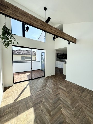 新築分譲住宅 NewStyleみたけ台２の居間・リビング