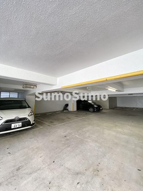 Residence塚口の駐車場|車をお持ちの方に嬉しい駐車場付きの物件です