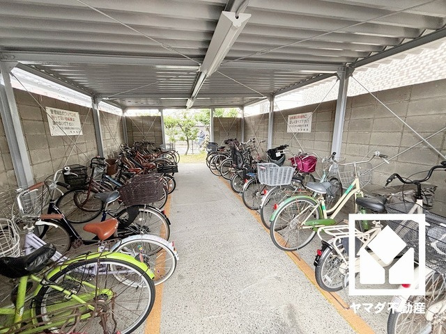 鳴尾小松住宅A棟の駐輪場