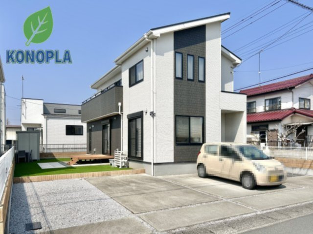 【中古戸建】太田市由良町の外観|■外観｜白ベースの外観は清潔感あふれる明るい印象的で、周囲の景観にも自然と調和しながらやわらかく上品な雰囲気を演出させてくれます♪