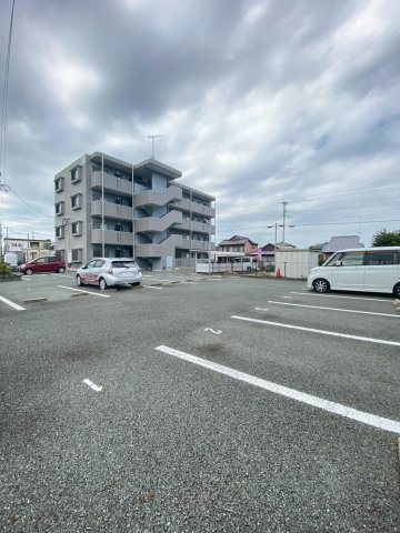 みやま市瀬高町下庄の賃貸マンションの駐車場
