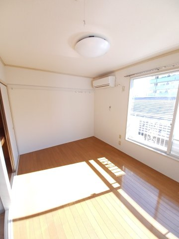 グローリアスの洋室|明るい洋室です