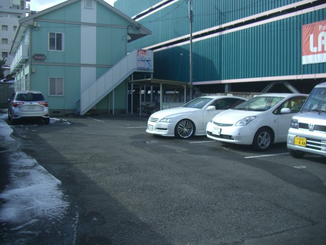 グローリアスの駐車場|駐車スペースもあります