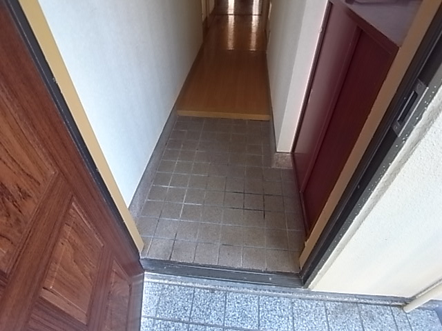 コーポ垂水の玄関