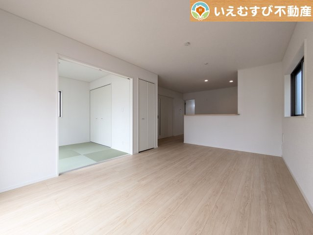 Cradle garden　大泉町寄木戸第18の居間・リビング|ご家族みんながゆったりくつろげるリビング
ゆとりの空間でくつろいだり遊んだり、家族の時間が楽しみですね♪
