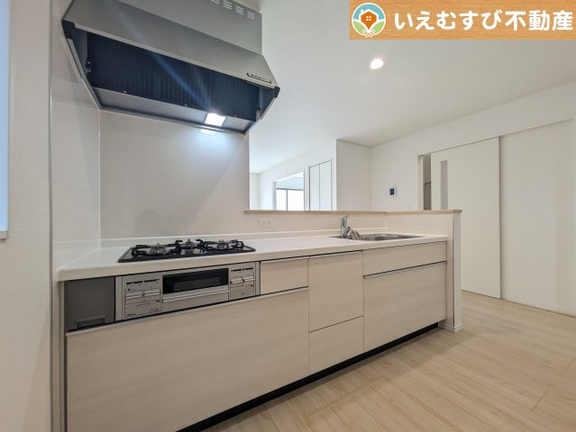 Cradle garden　大泉町寄木戸第18のキッチン|機能性収納性に溢れるキッチン
収納もたっぷり付いていてすっきり片付く！毎日楽しくお料理が出来そうです！