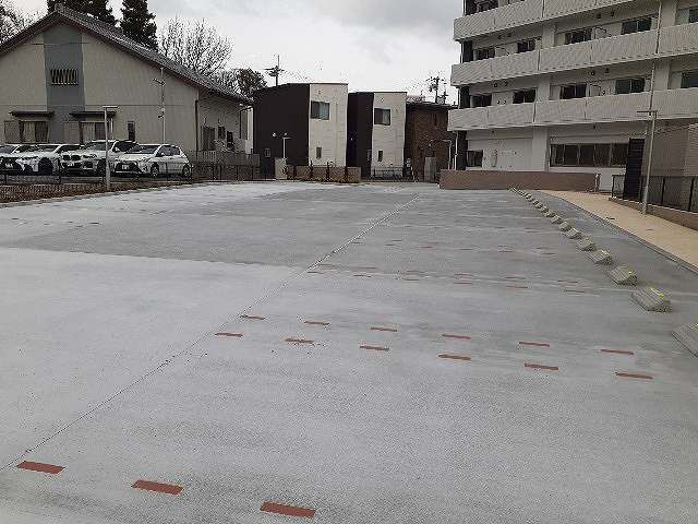 パークサイドグリーンの駐車場|カースペースがあります