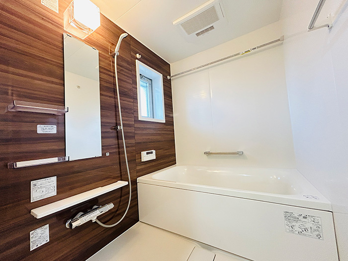 アンピール空港南の浴室|清潔感溢れるバスルーム☆
浴室乾燥システムなど嬉しい機能が充実♪日々の疲れを癒します☆

