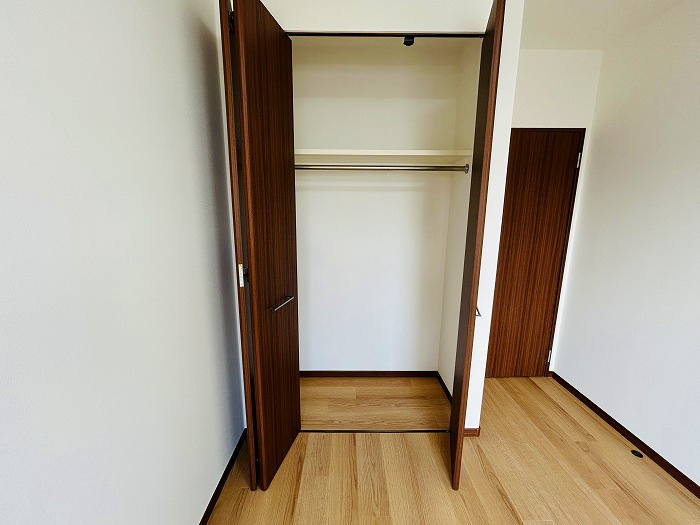 アンピール空港南の収納|天井まである収納♪長いものも収まりそうですよね！