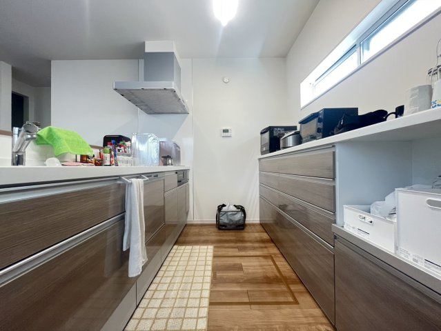 半田市出口町1丁目のキッチン|リビングの様子を見ることができるカウンターキッチン☆