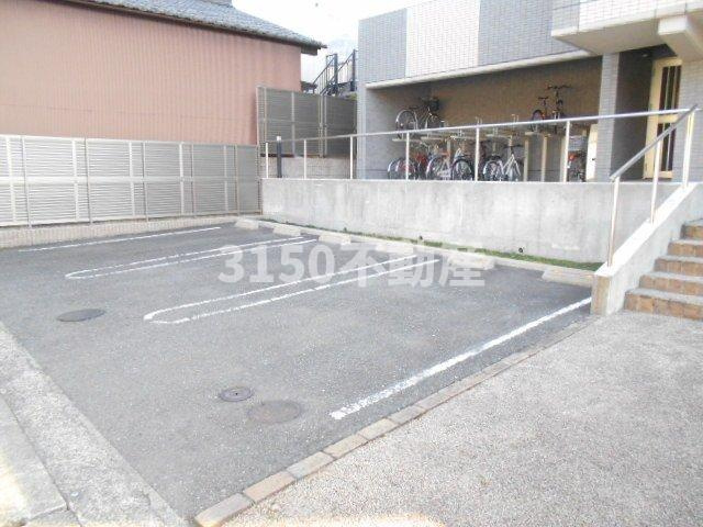 プリムローズの駐車場