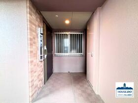◆ライオンズマンション矢田川橋緑地ウエスト◆ペット可物件！の玄関|共用通路から、少し入り込んだところにある玄関のようす。
