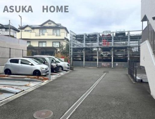 リステージ本郷台プリズムガーデンの駐車場|駐車場を完備しておりますのでお車所有の方にも心強いですね。