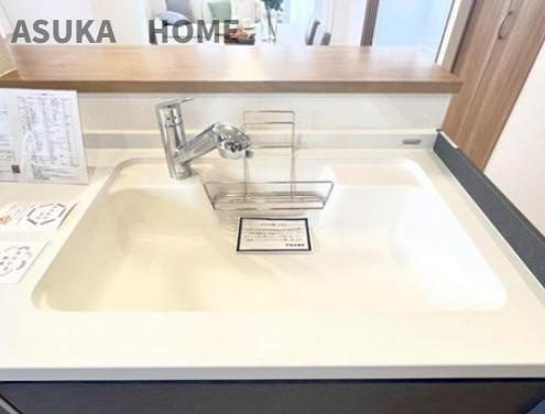 リステージ本郷台プリズムガーデンのキッチン|浄水器カートリッジ付の水栓です。水道塩素もなく野菜を洗えるので栄養素も損なう心配もありません。