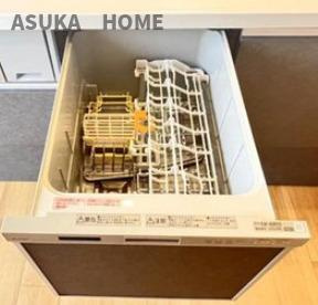 リステージ本郷台プリズムガーデンのキッチン|食器洗乾燥機付きで家事の負担が減りますね。水の節約にもなり家計に優しい設備です。