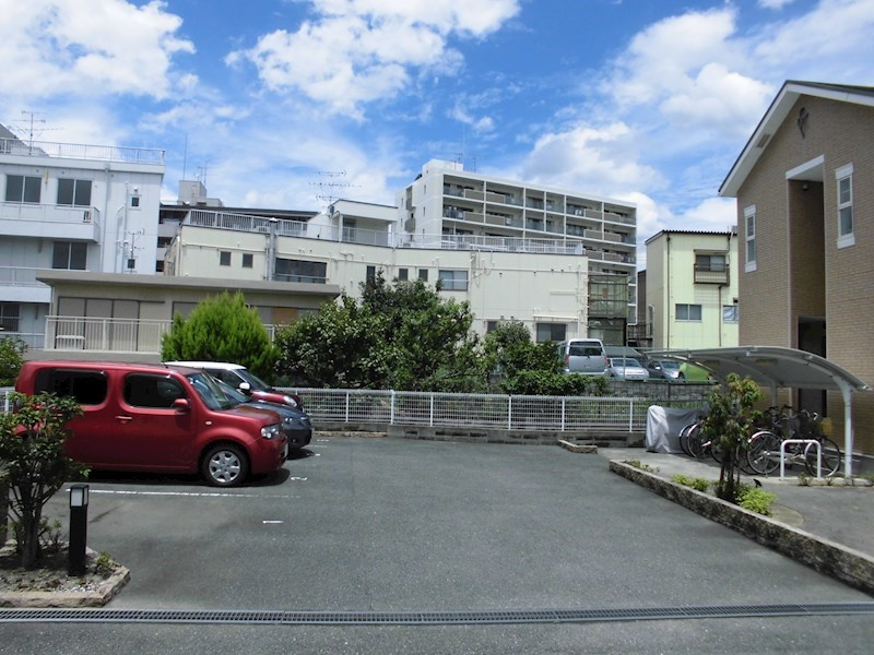 セイスカーサ東山の駐車場