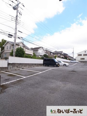 【駐車場】 | フィールドハウス青葉伍番館 | 駐車場は敷地内にご用意。