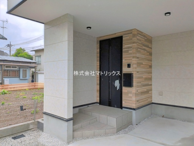 練馬区富士見台2丁目　ZEH水準　省エネ快適邸宅　限定2棟の玄関