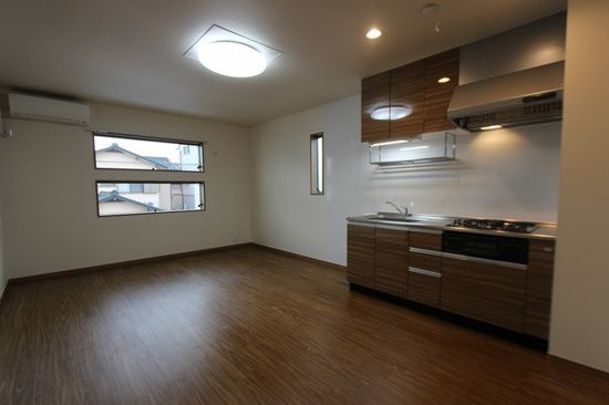 ディアコートＫⅥＳの居間・リビング|こちらのリビングで趣味の時間をお楽しみください