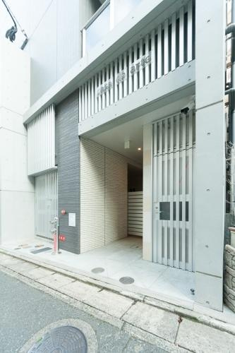カサ　デ　アルテのエントランス|☆人気物件☆オートロック、エレベータ、防犯カメラ、防犯安心です♪留守でも安心、宅配ボックス完備
