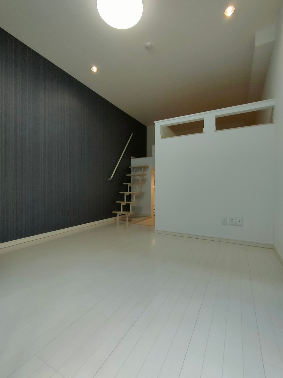 デザイナーズコーポ名北　名古屋市賃貸　仲介手数料無料の居間・リビング