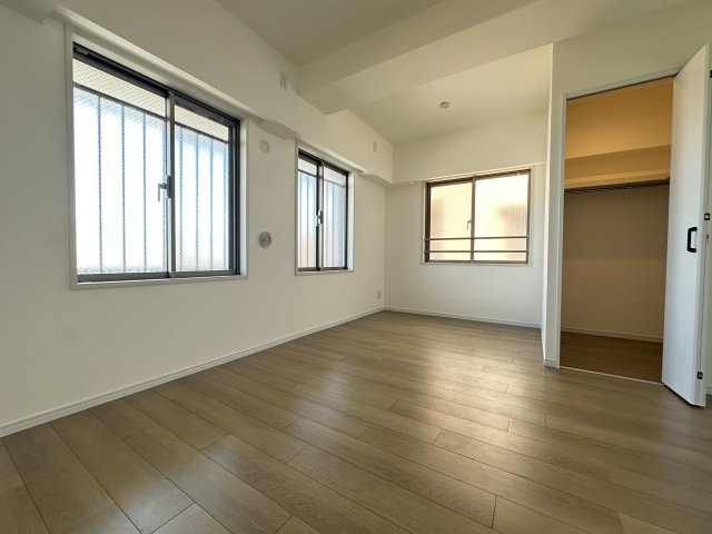 ナイスアーバンステイツ三ツ境の洋室|このお家で一番広い7.5帖の主寝室は居心地も良さそうですね。