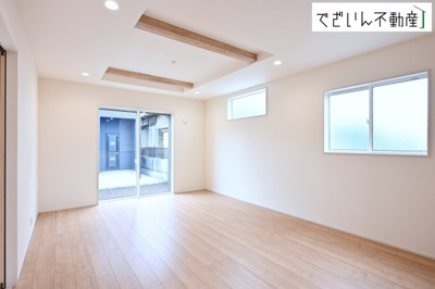 【居間・リビング】 | blooming garden深谷市上柴町西1丁目　新築住宅 | ≪1号棟≫細部まで丁寧に仕上げられた内装が、日々の生活を豊かに彩ります。家族の思い出が増えていく場所に。
現地(2026年6月撮影)