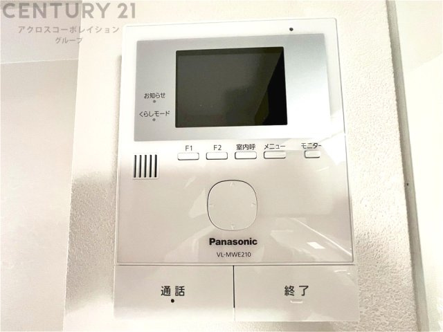訪問者が来たときにテレビ画面で確認できるため、安心してドアを開けられます。録画機能があるものもあり、留守中に来訪者を記録しておくことができます。利便性が高く、セキュリティ面でも安心です。