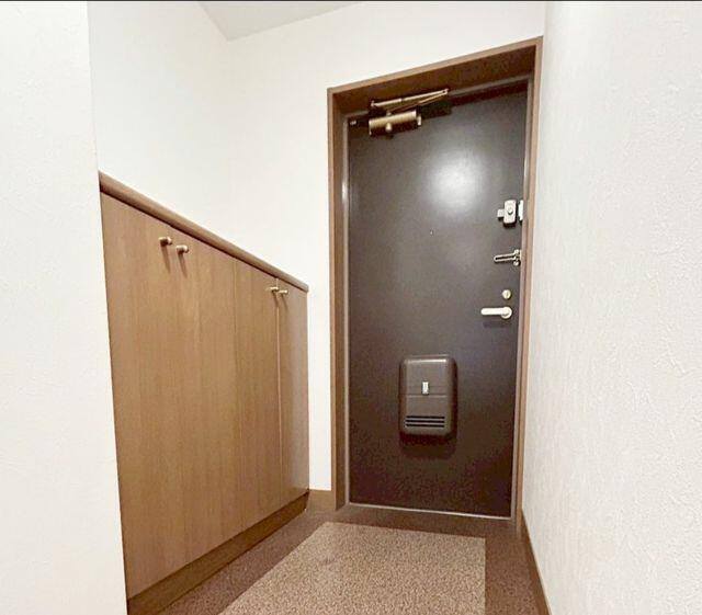 日進市赤池３丁目の中古マンションの玄関