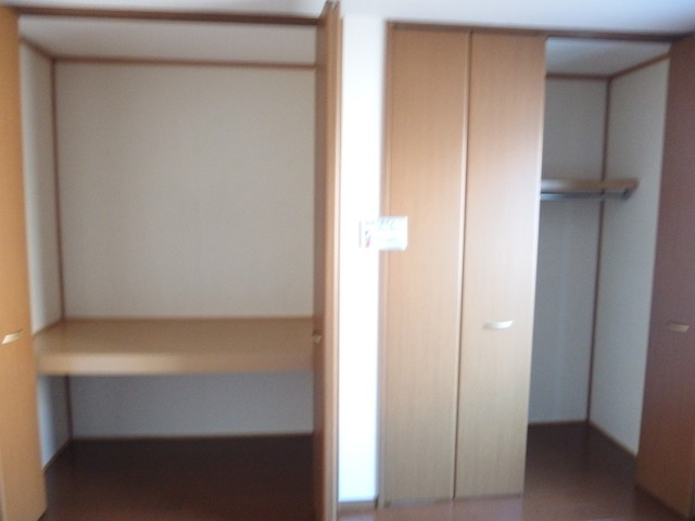 岡崎市法性寺町字色子のアパートの収納