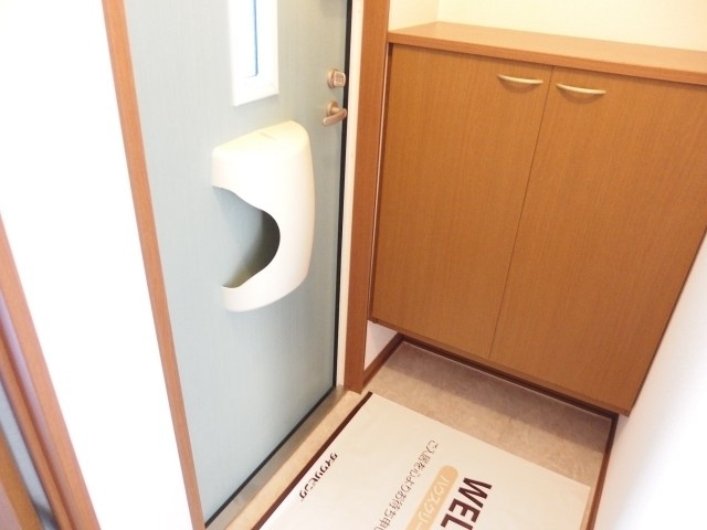 岡崎市法性寺町字色子のアパートの玄関