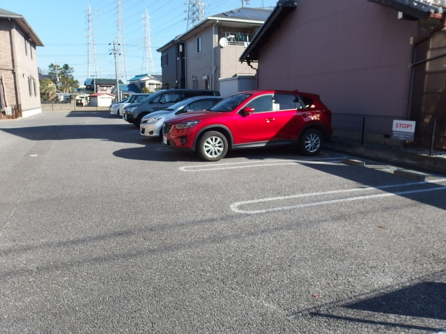 岡崎市法性寺町字色子のアパートの駐車場