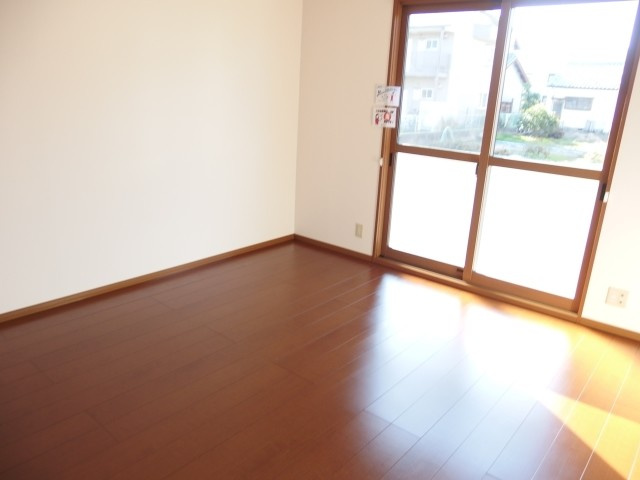 岡崎市法性寺町字色子のアパートの居間・リビング