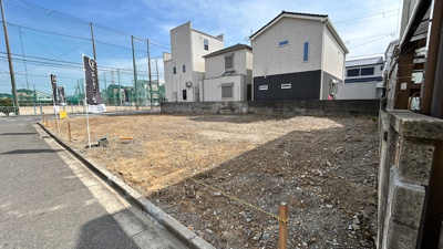 【前面道路含む現地写真】 | ■高槻市城南町四丁目　■建築条件付土地　■全３区画分譲 | ■全３区画分譲
【1号地】2780万円・土地面積／約83.52平米
【2号地】2980万円・土地面積／約87.37平米
【3号地】3080万円・土地面積／約87.37平米
　建築条件付売土地