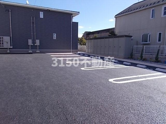 茜ハイツの駐車場