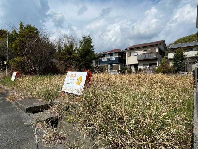 売地の前面道路含む現地写真