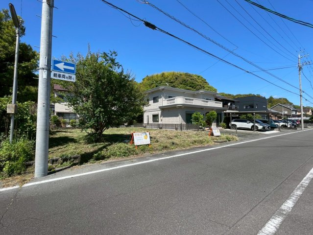売地の前面道路含む現地写真