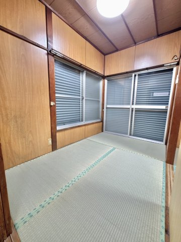 飯島貸家の和室|2面採光で明るい居室！