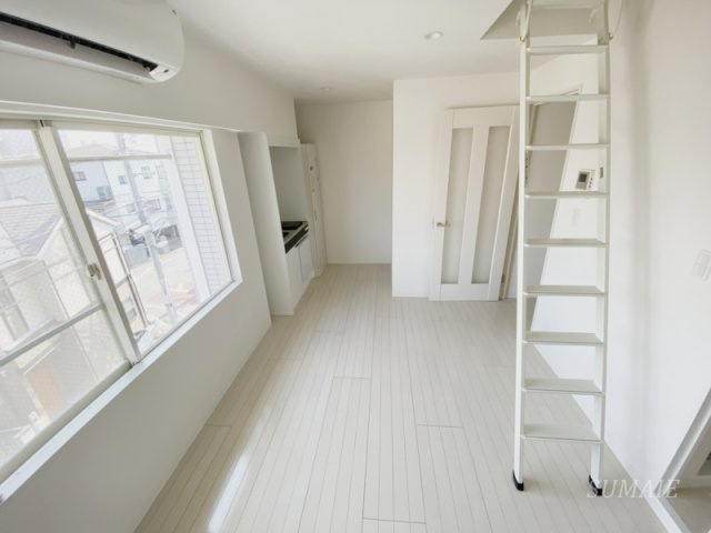 星野ビルの居間・リビング|白基調です☆