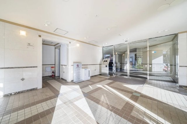 イーストパークス大島　サザンスクエア　4階　角　部屋　リ　フォーム済のエントランス