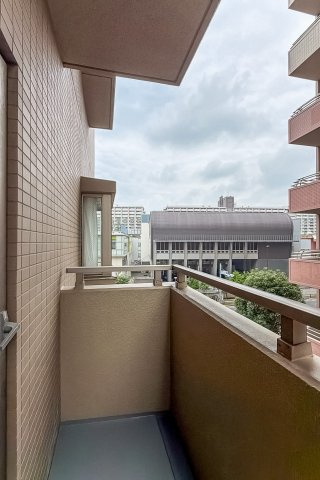 イーストパークス大島　サザンスクエア　4階　角　部屋　リ　フォーム済のバルコニー
