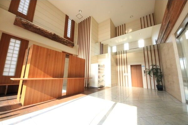 パークフラッツ金山の玄関