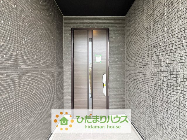 羽生市藤井上組2期　新築一戸建て　グラファーレの玄関