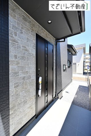 【玄関】 | blooming garden深谷市上柴町西1丁目　新築住宅 | ≪4号棟≫
現地(2026年7月撮影)