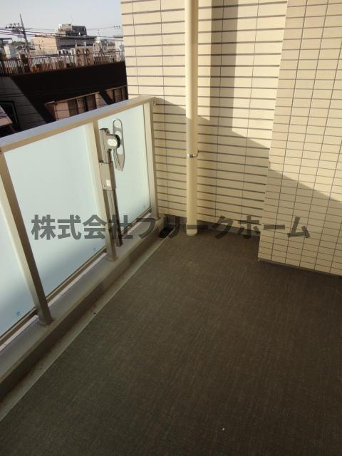 武蔵野市吉祥寺本町２丁目の賃貸マンションのバルコニー