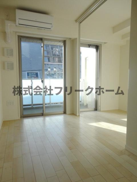 武蔵野市吉祥寺本町２丁目の賃貸マンションの居間・リビング