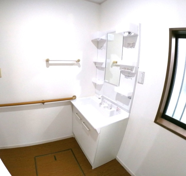竹園町貸家の洗面所