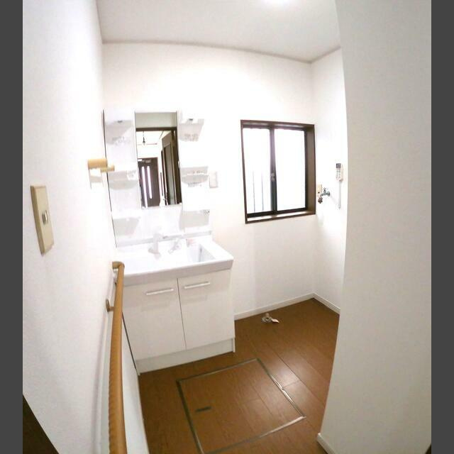 竹園町貸家の独立洗面台