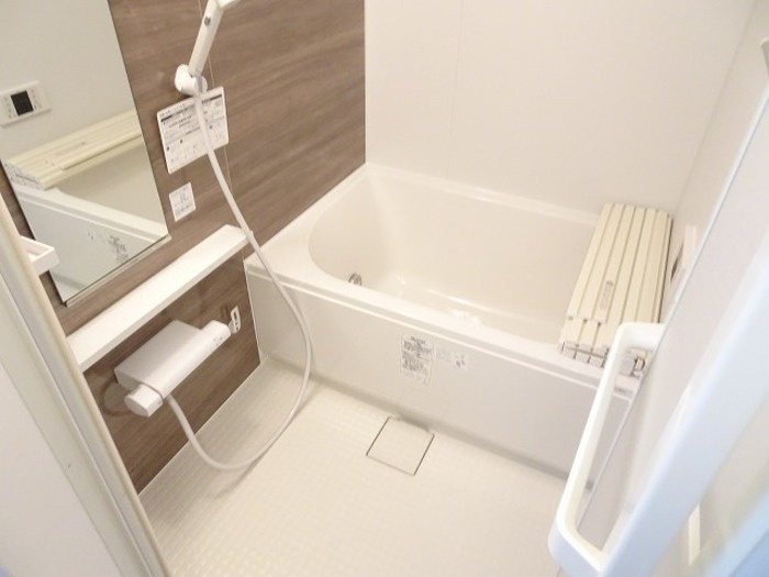 フォレストメゾン堀割の浴室|追い焚き給湯式浴室/浴室換気乾燥機付